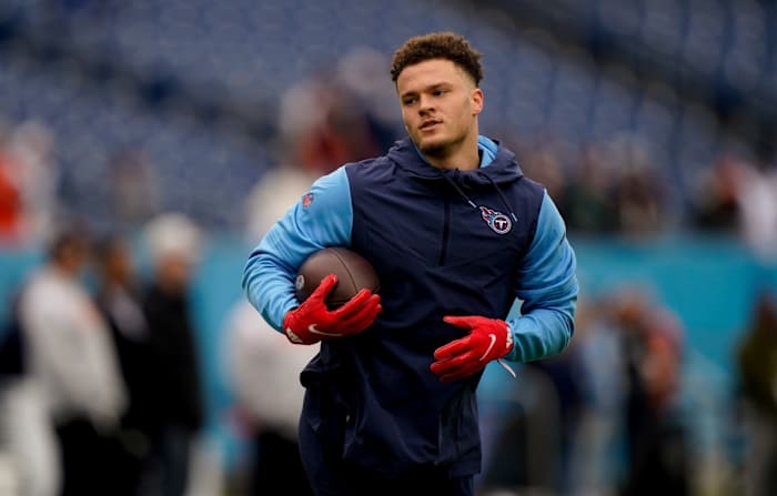 Tennessee Titans cornerback Elijah Molden (24) runs a drill as the team gets ready to face the Cincinnati Bengals at Nissan Stadium Sunday, Nov. 27, 2022, in Nashville, Tenn.